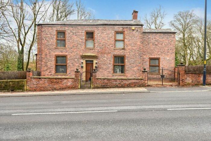 4 Bedroom Property To Rent In Oldham Road, Ashton-Under-Lyne, OL7