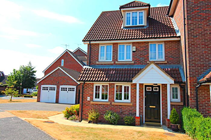 4 Bedroom Semi-Detached House To Rent In Campion Road, Hatfield, AL10