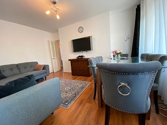 4 Bedroom Flat To Rent In Wickford Street, London, E1