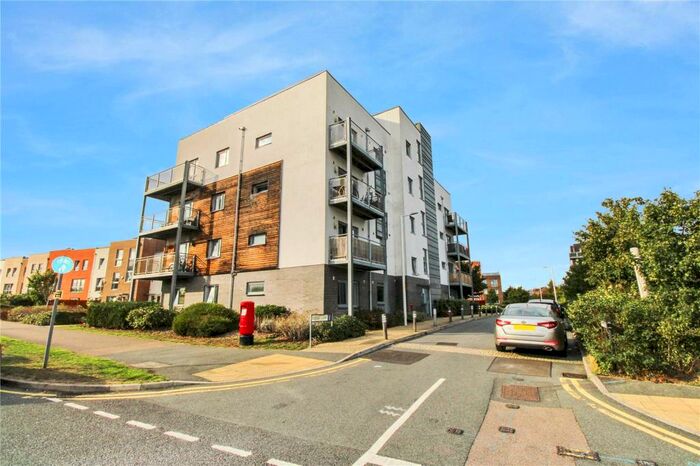 2 Bedroom Flat To Rent In Swallows Court, Vickers Lane, Dartford, DA1