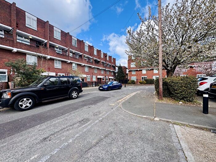 2 Bedroom Flat For Sale In Benson Close, Hounslow, Greater London, TW3
