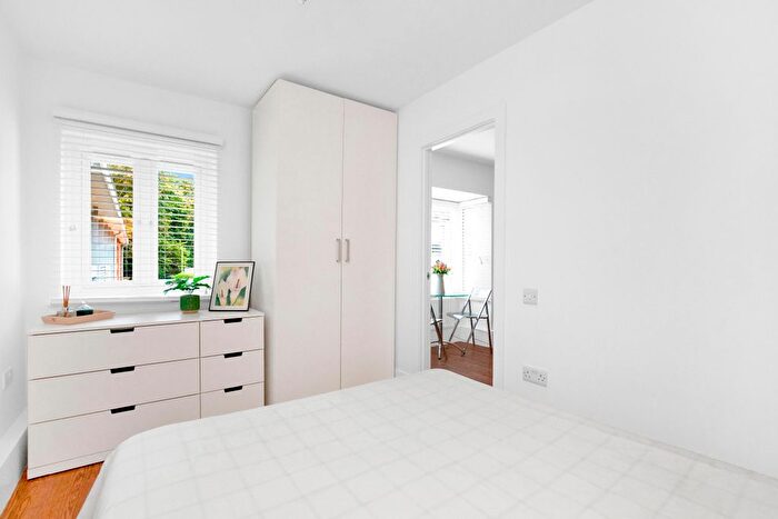 1 Bedroom Flat For Sale In Mathon Court, Guildford, GU1