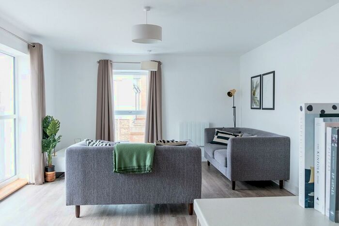 2 Bedroom Maisonette To Rent In Pondtail Avenue, Crawley, West Sussex, RH12