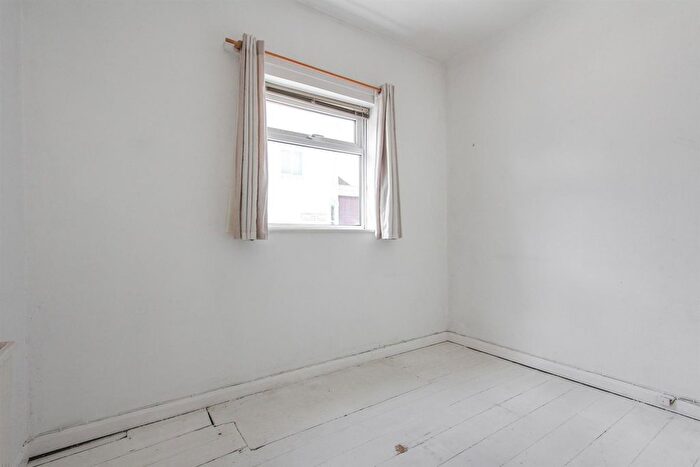 2 Bedroom Flat To Rent In Canterbury Road, Whitstable, Kent, CT5