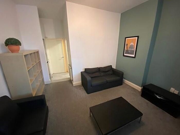 1 Bedroom Flat To Rent In Wilmslow Road, Withington, Manchester, M20