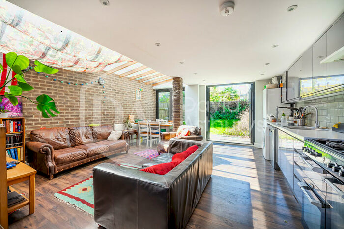 7 Bedroom Terraced House To Rent In Stapleton Hall Road, Stroud Green Finsbury Park, London, N4