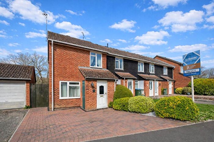 3 Bedroom End Of Terrace House For Sale In Drake Close, Horsham, RH12