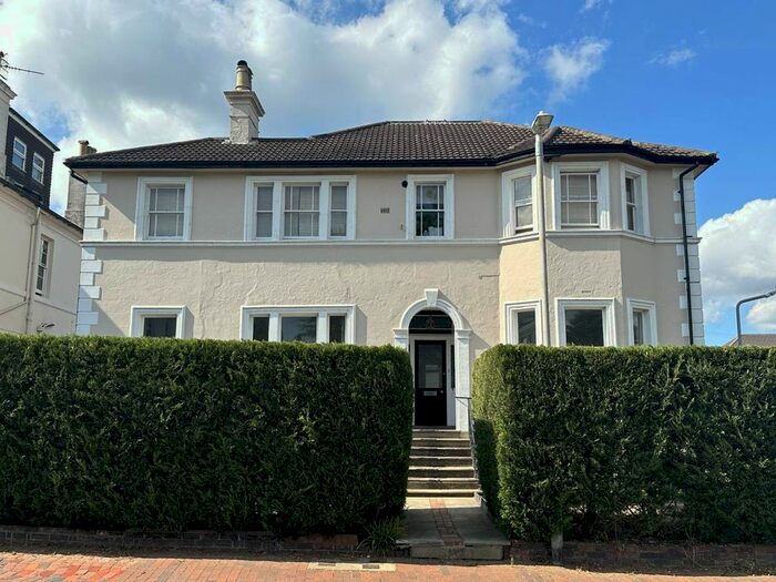 4 Bedroom Flat To Rent In Queens Road, Tunbridge Wells, Kent, TN4