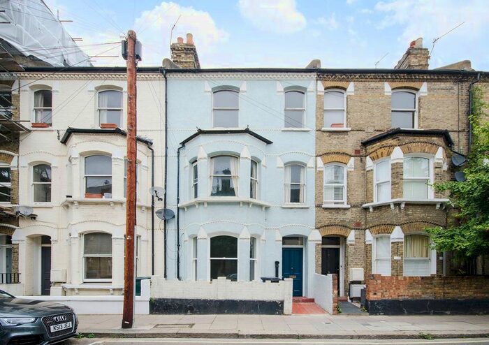 2 Bedroom Flat To Rent In Shorrolds Road, Fulham, London, SW6