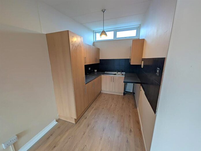 2 Bedroom Flat To Rent In Grandale, Hull, HU7