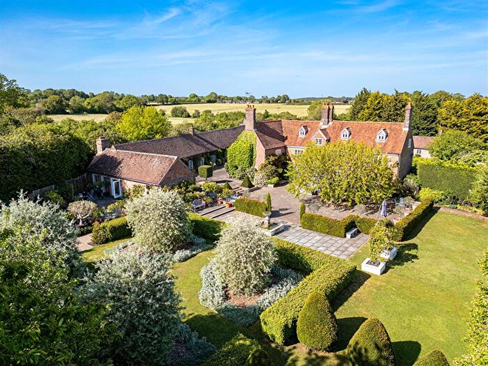 7 Bedroom House For Sale In Dovehouse Lane, Kensworth, LU6