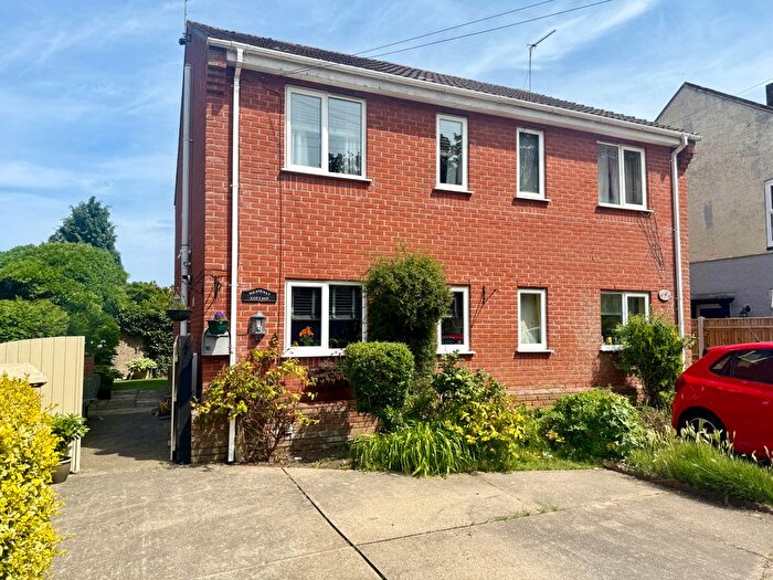 3 Bedroom Semi-Detached House For Sale In Lowestoft Road, Hopton, NR31