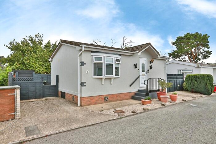 1 Bedroom Park Home For Sale In Lumby Drive Mobile Home Park, Ringwood, Hampshire, BH24