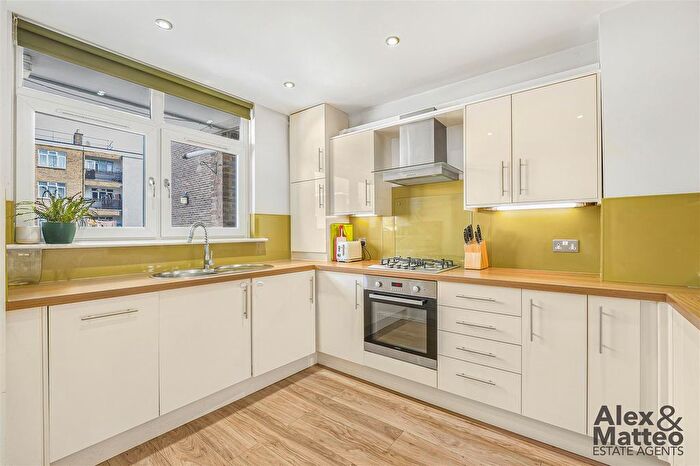 3 Bedroom Flat To Rent In Rudge House, Bermondsey, SE16