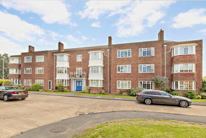 2 Bedroom Flat To Rent In Giggs Hill Gardens, Thames Ditton, KT7