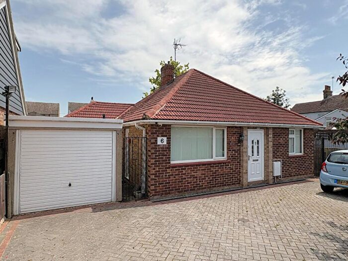 3 Bedroom Detached Bungalow For Sale In New Road, Cliffe, Rochester, ME3