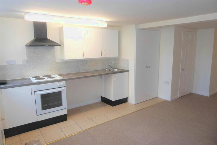 Studio To Rent In Rossindel Road, Hounslow TW3