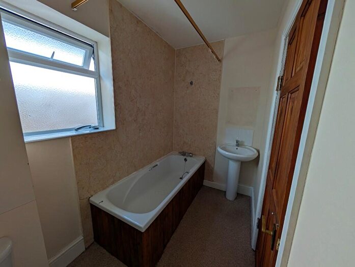 2 Bedroom Flat To Rent In Acland Road, Bournemouth, Dorset, BH9