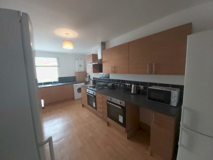 6 Bedroom Terraced House To Rent In Lambert Street, Hull, HU5