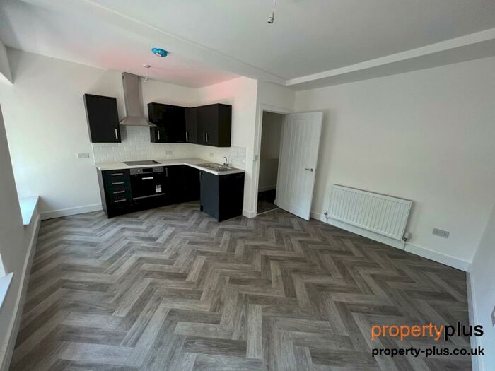 2 Bedroom Flat To Rent In Pant Yr Heol, Neath - Neath, SA11