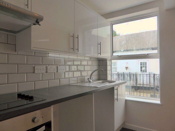 Studio To Rent In Osmond Road Hove -, P13