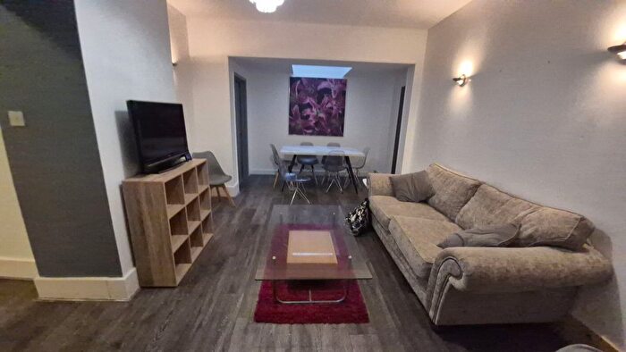 6 Bedroom Terraced House To Rent In Hainualt Road, Leytonstone, E11