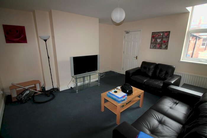 4 Bedroom Maisonette To Rent In Oakland Road, Newcastle Upon Tyne, NE2