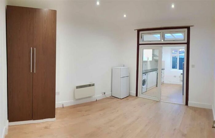 Studio To Rent In Lady Margaret Road, Southall, Middlesex UB1