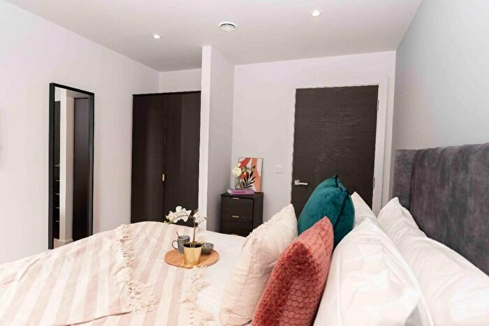 2 Bedroom Apartment To Rent In Cross Lane, Manchester, Greater Manchester, M5