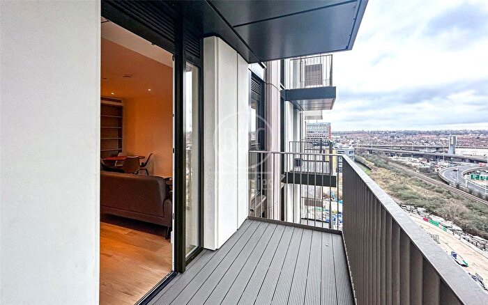 1 Bedroom Flat To Rent In Cascade Way, London, W12