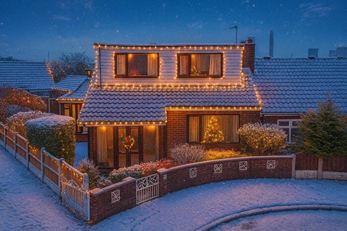 2 Bedroom Semi-detached Bungalow For Sale In Elkan Close, Widnes, WA8