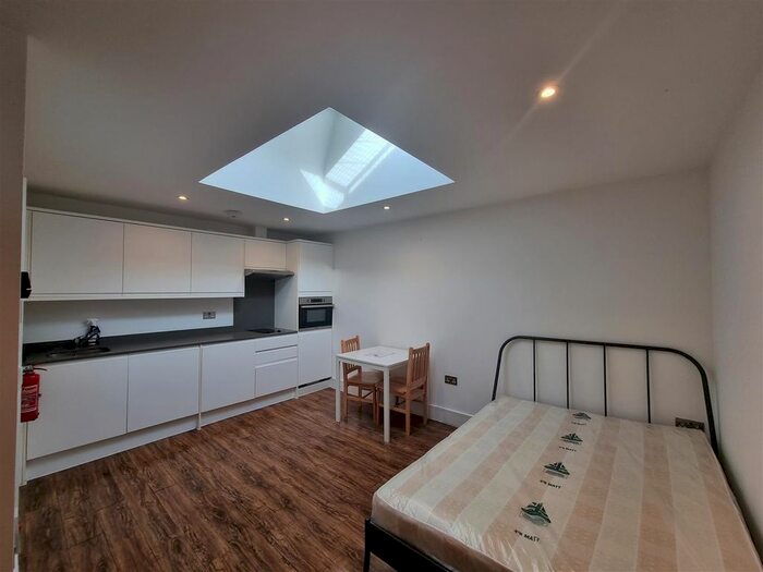 Studio To Rent In Willoughby Road, Turnpike Lane, London, N8