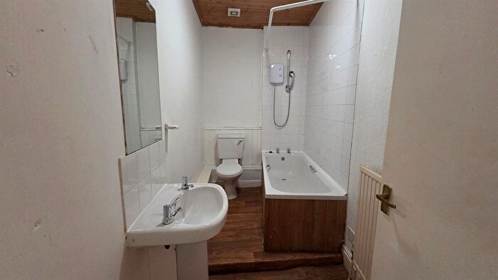 1 Bedroom Semi-Detached House To Rent In A Wilmslow Road, Manchester, M14