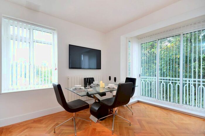 1 Bedroom Flat To Rent In Holland Park Avenue, Holland Park, London, W11