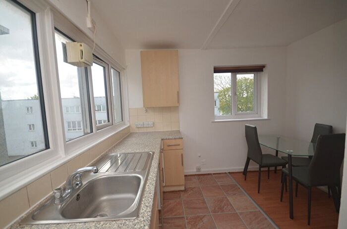 2 Bedroom Flat To Rent In Lindsey Close, Mitcham, CR4