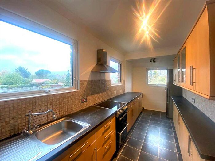 2 Bedroom Apartment To Rent In Leigh On Sea, SS9