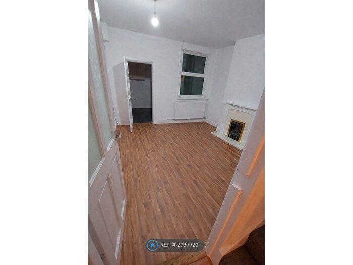 3 Bedroom End Terrace House To Rent In Westwood Road, Nottingham, NG2