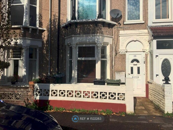 2 Bedroom Flat To Rent In Glenthorne Road, London, E17