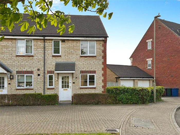 3 Bedroom End Of Terrace House For Sale In Grebe Road, Bicester, OX26