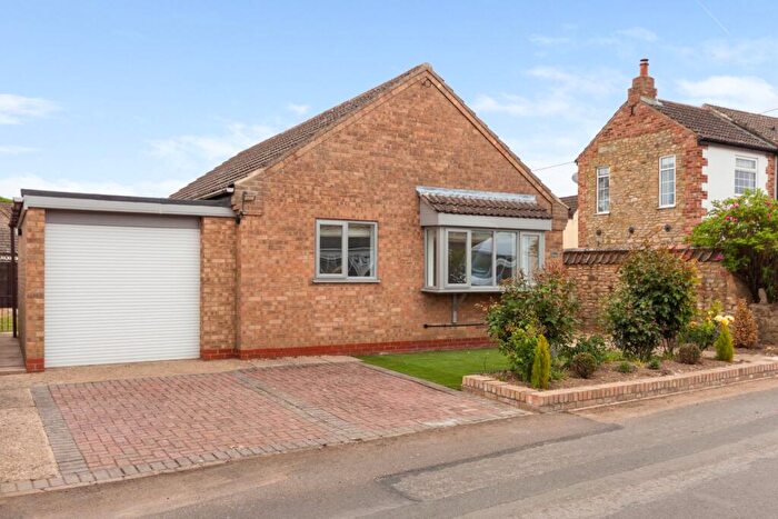 2 Bedroom Bungalow For Sale In Cocketts Lane, Hibaldstow, North Lincolnshire, DN20