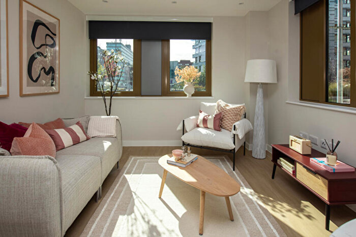 2 Bedroom Apartment To Rent In Emporium House East, Alloway Courtyard, Weldale Street, Reading, RG1