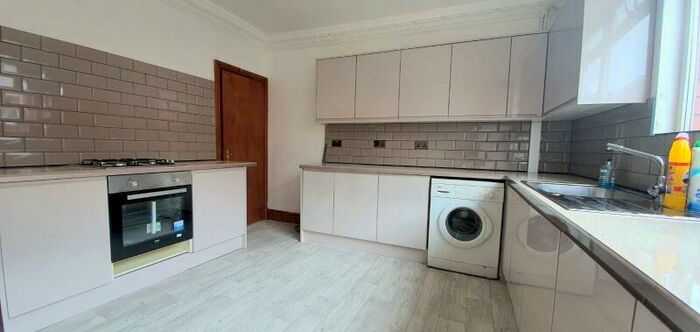 7 Bedroom Terraced House To Rent In Manor Drive, Hyde Park, Leeds, LS6