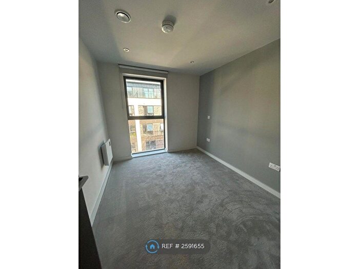 2 Bedroom Flat To Rent In Commerce Quay, Salford, M5