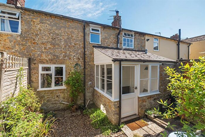 3 Bedroom Terraced House For Sale In Fleet Street, Beaminster, DT8