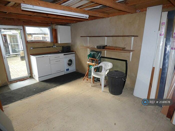 1 Bedroom Flat To Rent In Wennington Road, Rainham, RM13