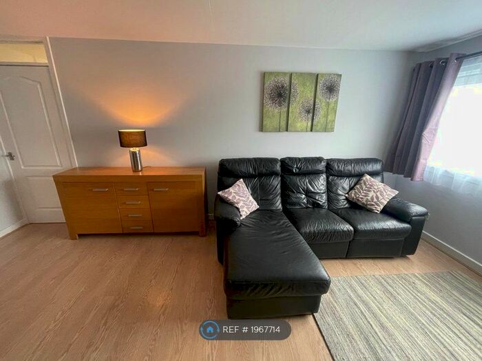 2 Bedroom Flat To Rent In Calder Grove, Edinburgh, EH11