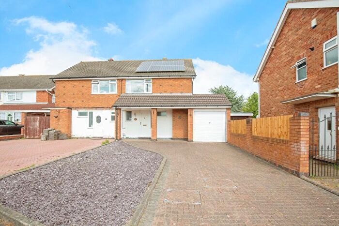 3 Bedroom Semi-Detached House For Sale In Claremont Road, Coton Green, Tamworth, B79