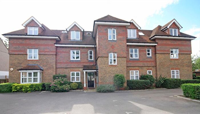2 Bedroom Flat To Rent In Holly Bush Lane, Hampton, TW12