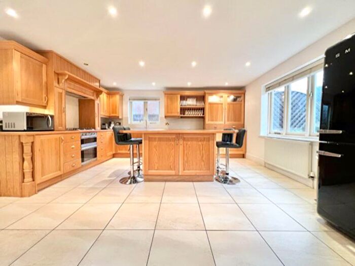 6 Bedroom Detached House For Sale In Brigg Road, Caistor, LN7