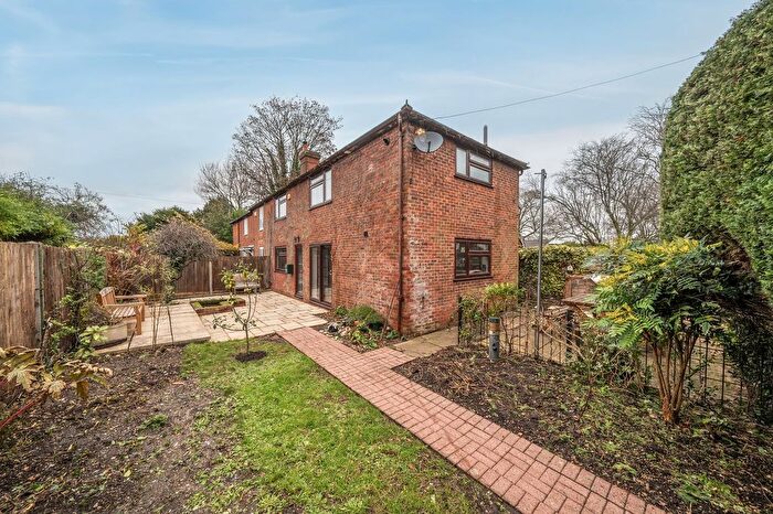 2 Bedroom Semi-Detached House To Rent In School Road, Twyford, SO21